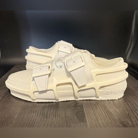 Burberry Cream/Off-White Strap-Detail Sneakers